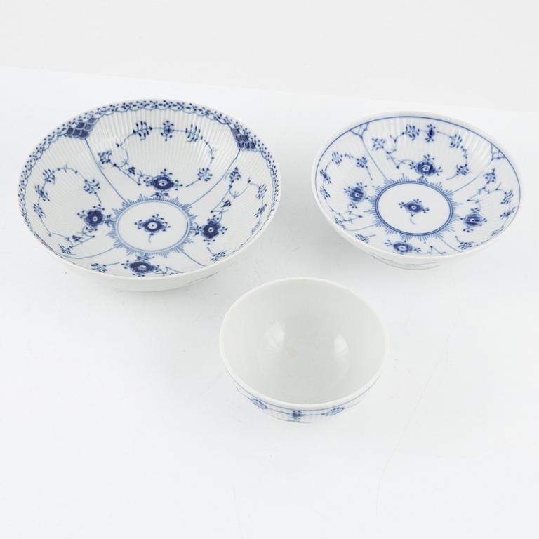 Teservis, "Musselmalet", 16 delar, porslin, Royal Copenhagen, Danmark.