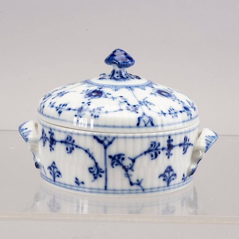 A TEA- AND COFFEESET MUSELMALET ROYAL COPENHAGEN 42 PCS.