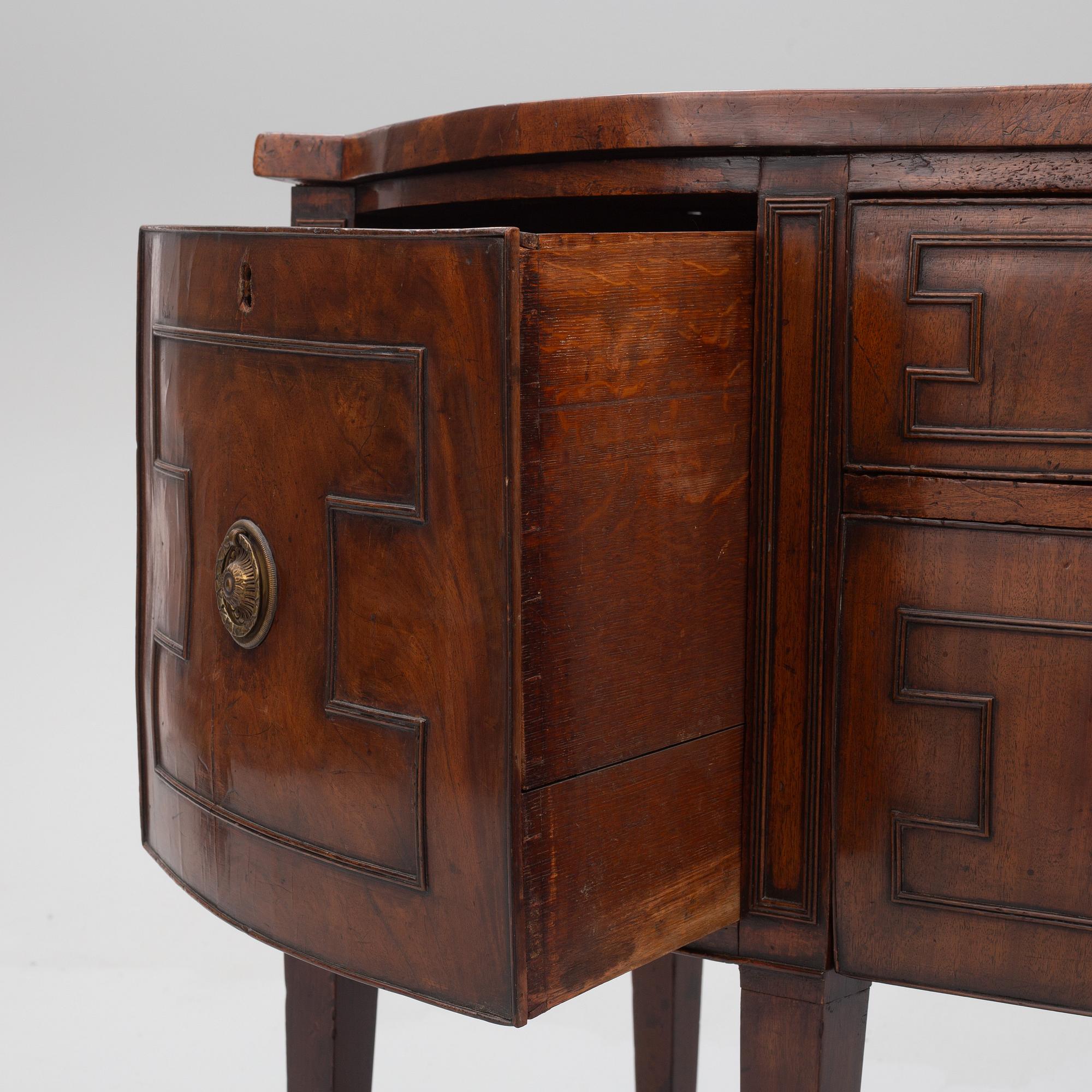 A Georgian sideboard, 18th/19th century.