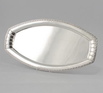 BRICKA, silver, Möllenborg, Stockholm, 1919. Vikt 1292 gram.
