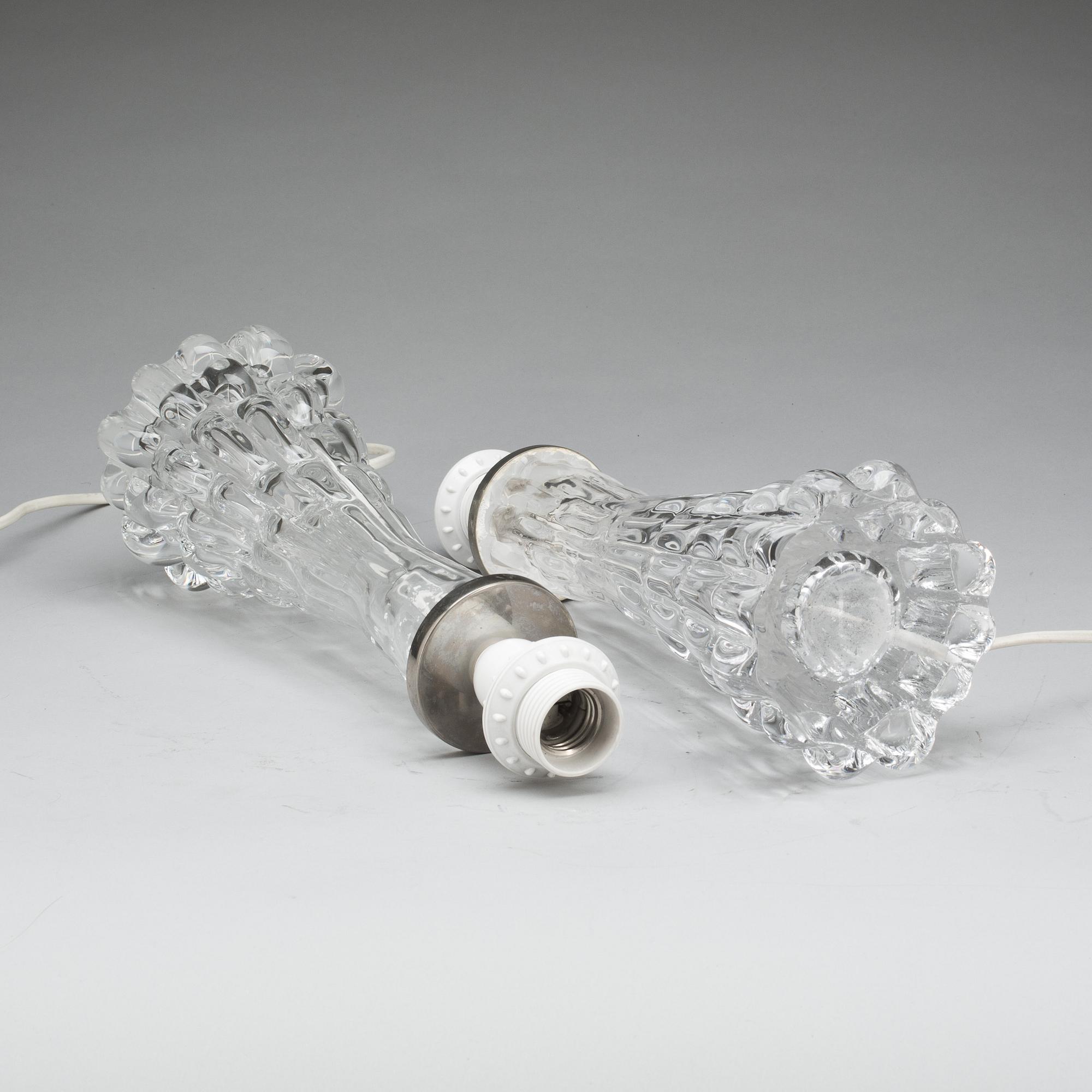 BORDSLAMPOR, ett par glas. Carl Fagerlund Orrefors. 1900-talets andra hälft.