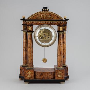 A Biedermeier pendulum clock, probably Germany / Austria. First half of the 19th century.