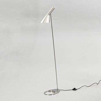 Arne Jacobsen, golvlampa, "AJ", Louis Poulsen, Danmark.