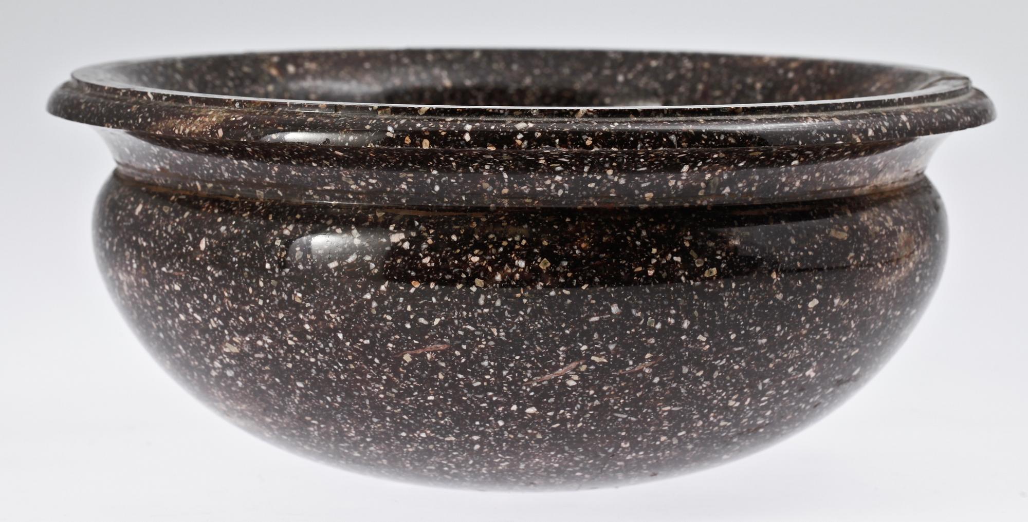 SKÅL, porfyr, 1800-tal.