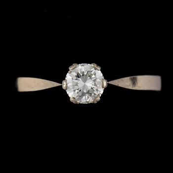 RING, 18k vitguld, briljantslipad diamant 0.50 ct, enl inskription, 1988. Total vikt ca 3 g.