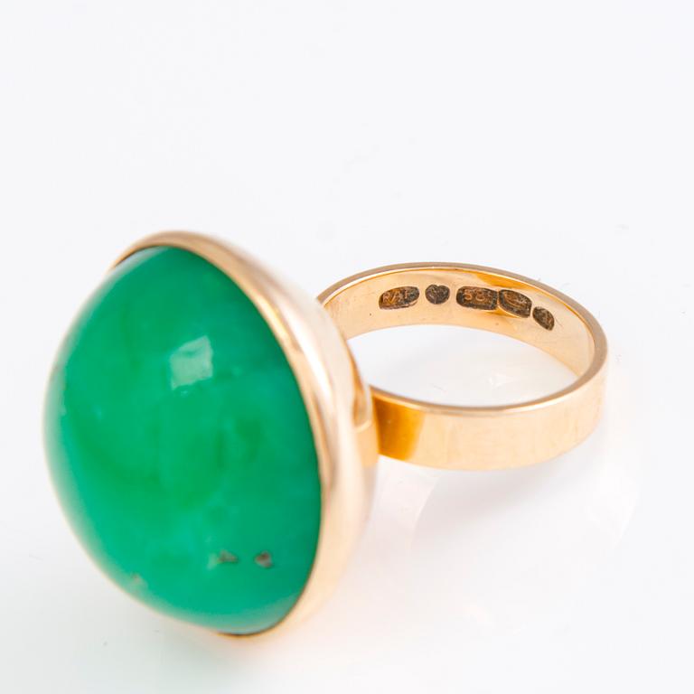 MIRJAM SALMINEN, sormus, 14K kultaa, krysopraasi. Helsinki, Suomi 1967.