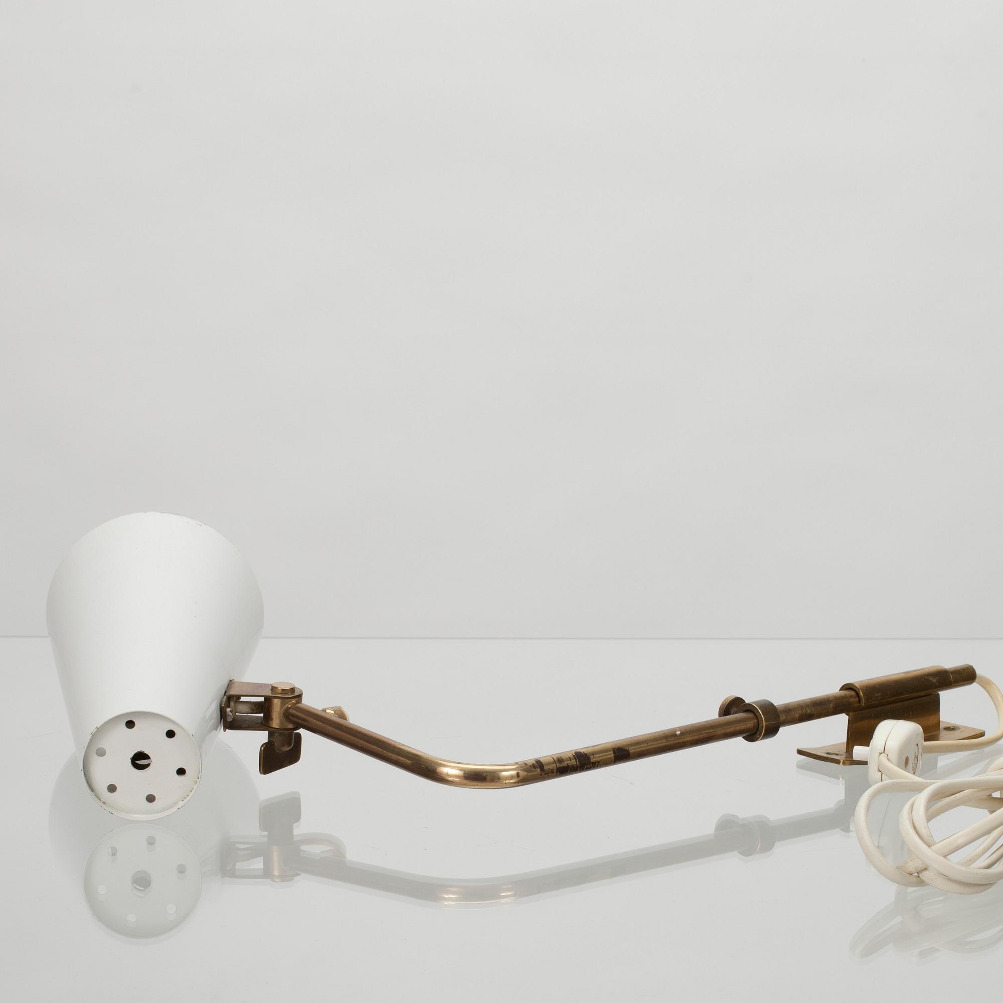VÄGGLAMPA, modell 9459, design Paavo Tynell, Idman.