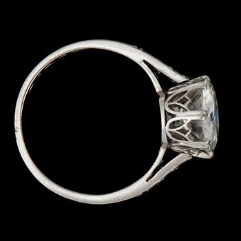 RING med briljantslipad diamant ca 2.40 ct. Kvalitet ca I-J/VS.