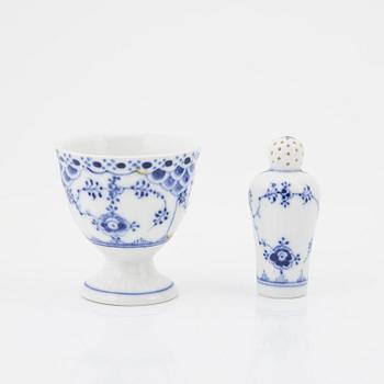 A porcelain tea and coffee service, 34 pices, 'Musselmalet', Royal Copenahgen and Bing &Grøndahl, Denmark.