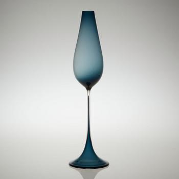 A Nils Landberg glass goblet, Orrefors.