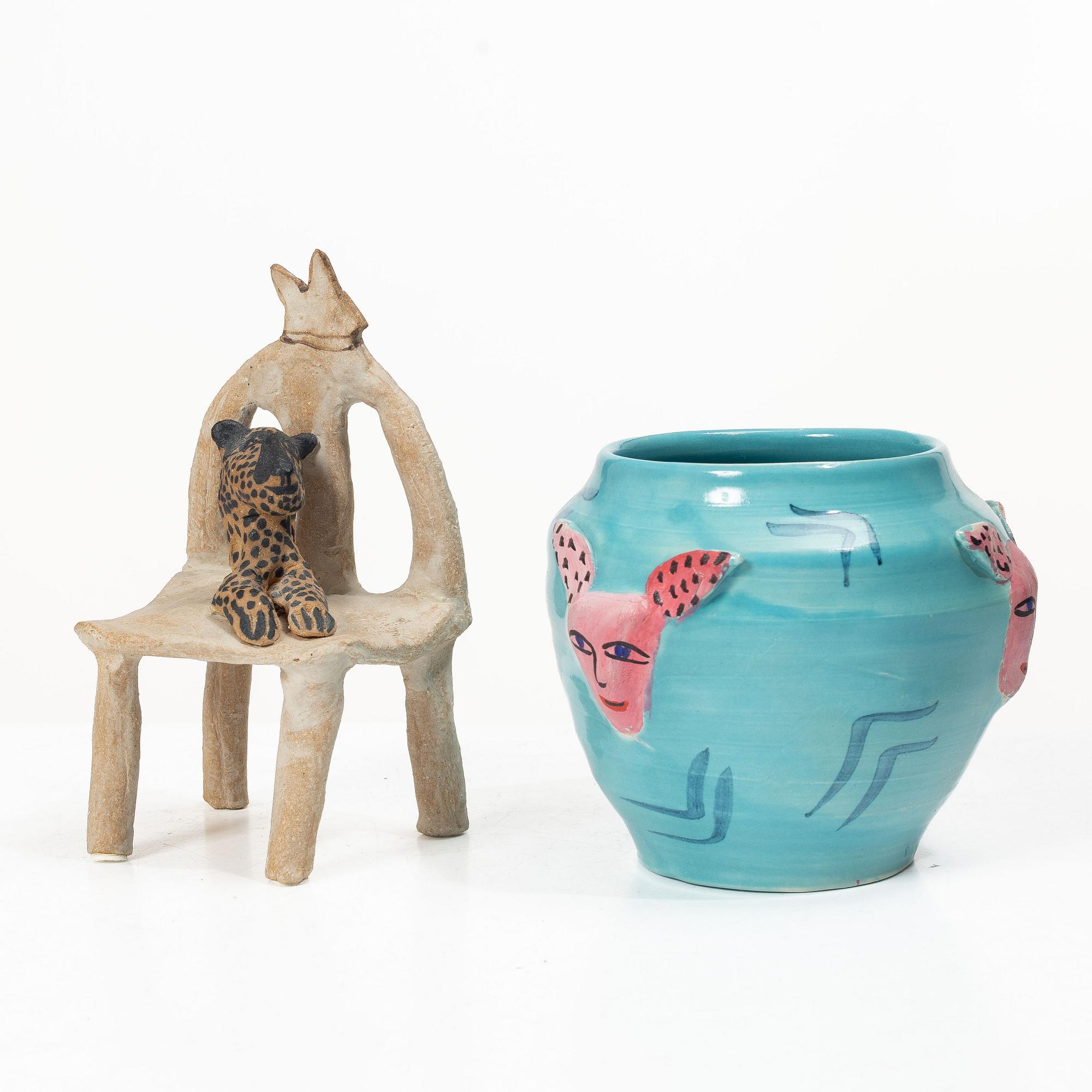 Ulrica Hydman-Vallien, vase and sculpture, own studio.