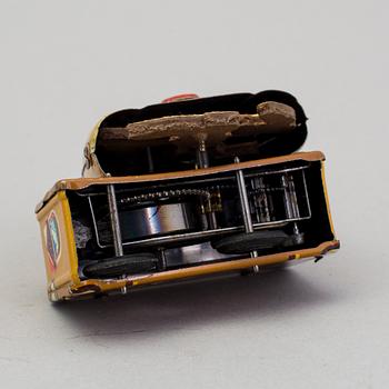 A tinplate Fritz Voith man with suitcase, Germany, 1950s.