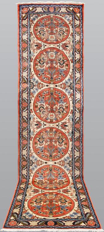 A Hamadan runner, ca 310 x 81 cm.