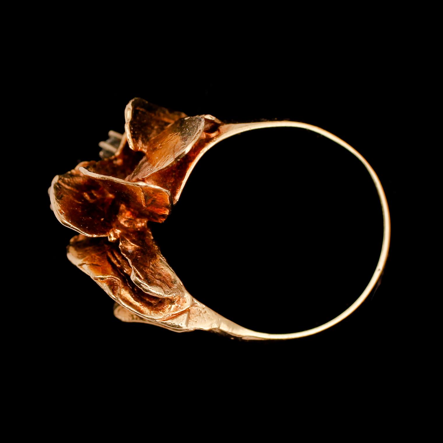RING, 14 k guld, AJS, med smaragd och briljanter. Vikt 10 g.