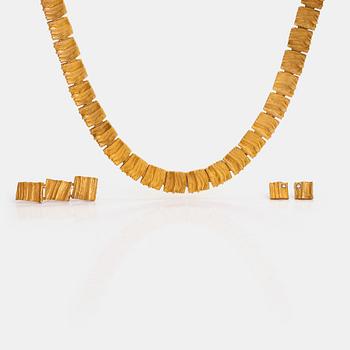 Kimmo Virkkunen, Halsband, örhängen och brosch, 14K guld, diamanter ca 0.06 ct totalt. Helsingfors 1991.