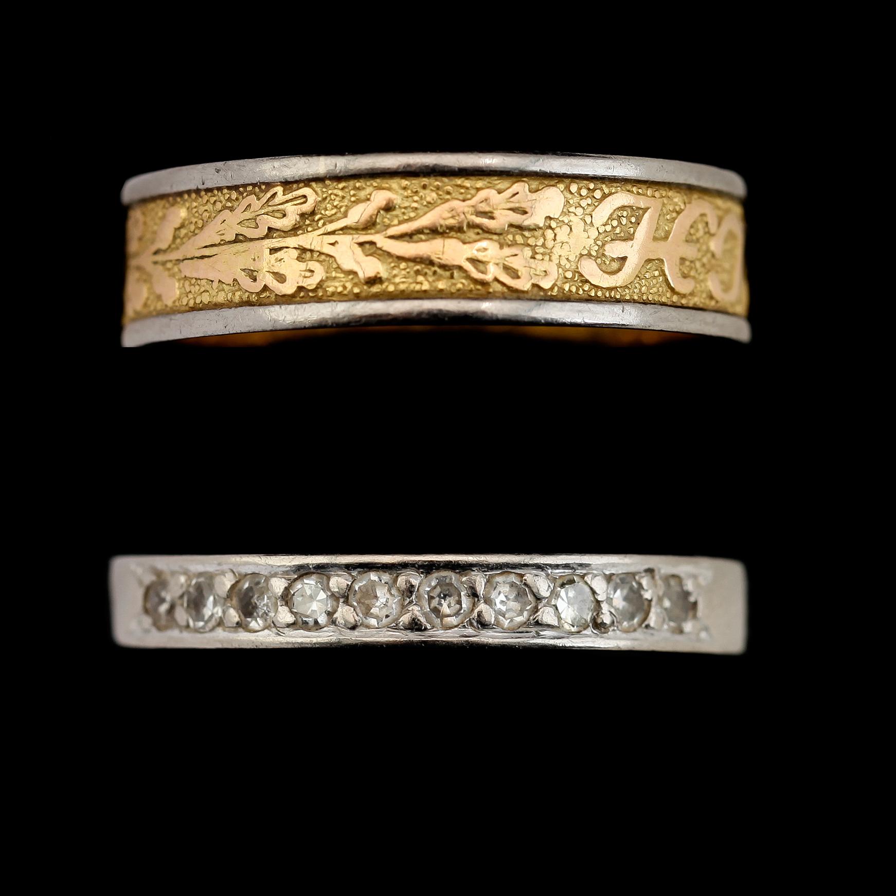 RINGAR, 2 st, 18K vit och rödguld, 1960-tal. Vikt ca 9 gram.