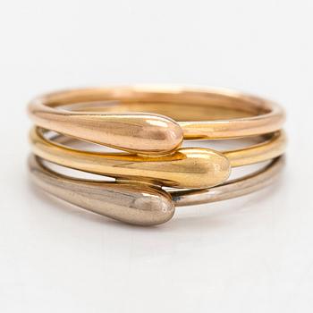 An 18K tri-colour gold ring.