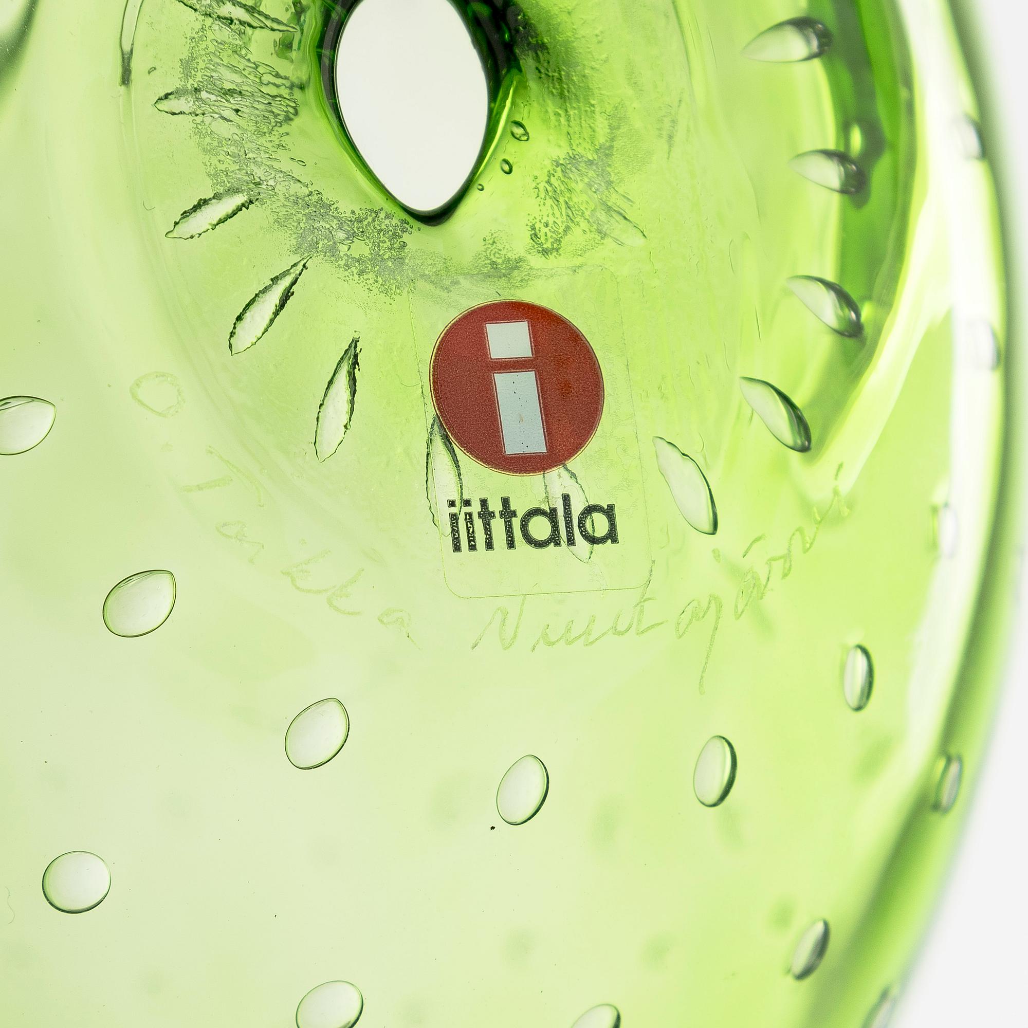 Oiva Toikka, a 'Summer Finch' glass bird, signed O. Toikka Nuutajärvi.