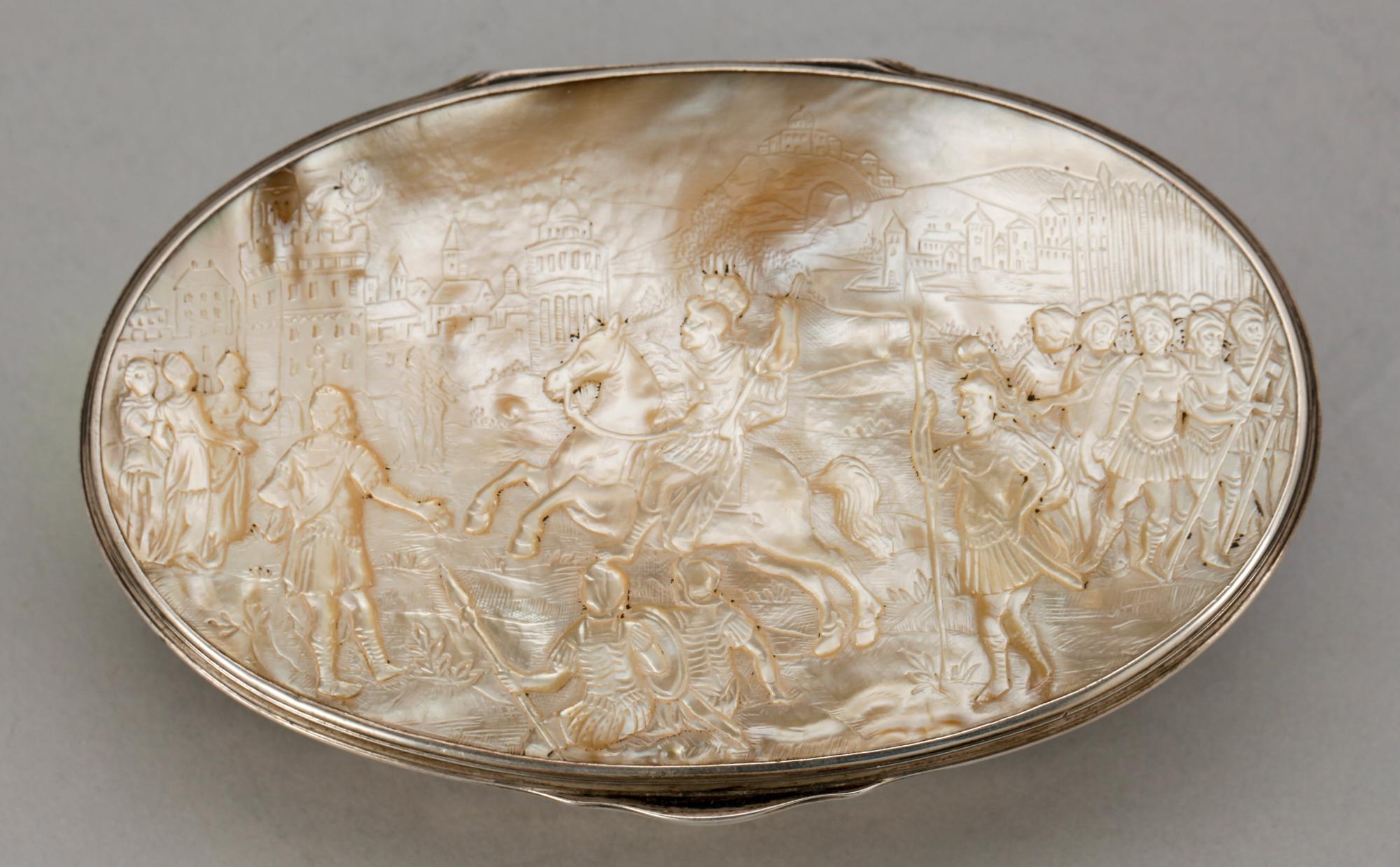 DOSA, silver och pärlemor, barockstil, Holland, 1800/1900-tal. Tot ca 185 gr.