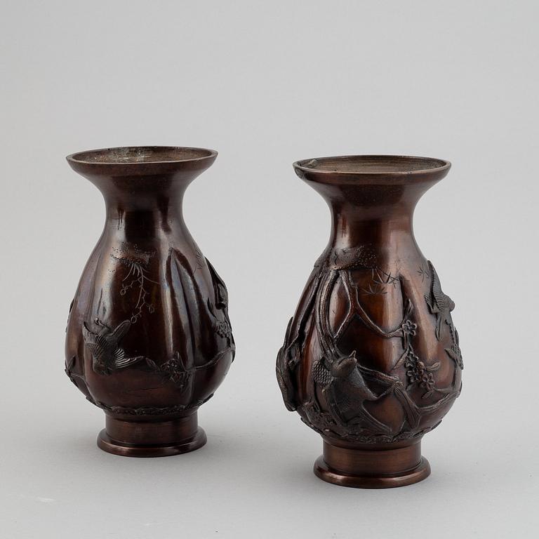 Four Japanes bronze vases, early 20th century.