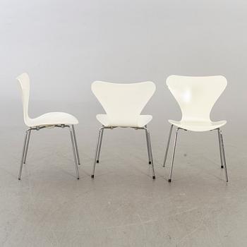 ARNE JACOBSEN, six danish "Sjuan" chairs for Fritz Hansen.