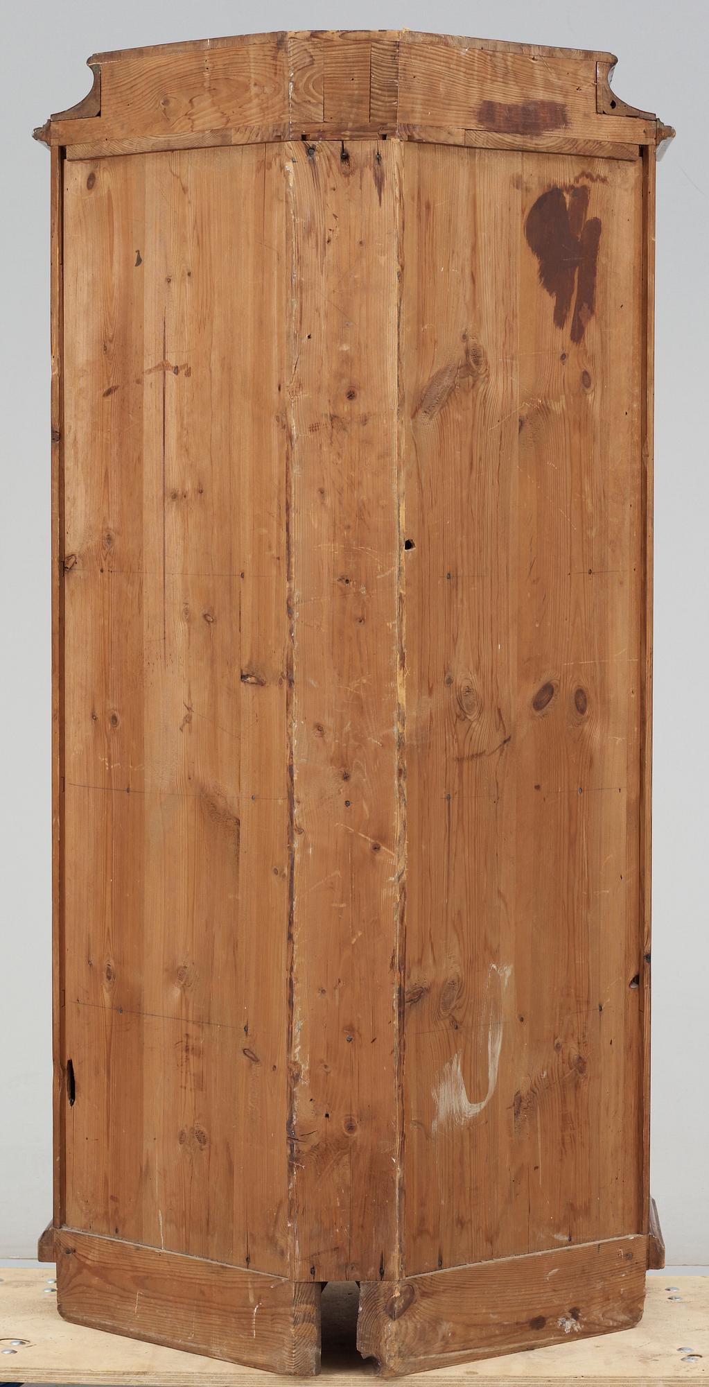 HÖRNSKÅP, nyrenässans, 1800-talets slut.