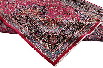 A carpet, Kashan, ca 390 x 300 cm.