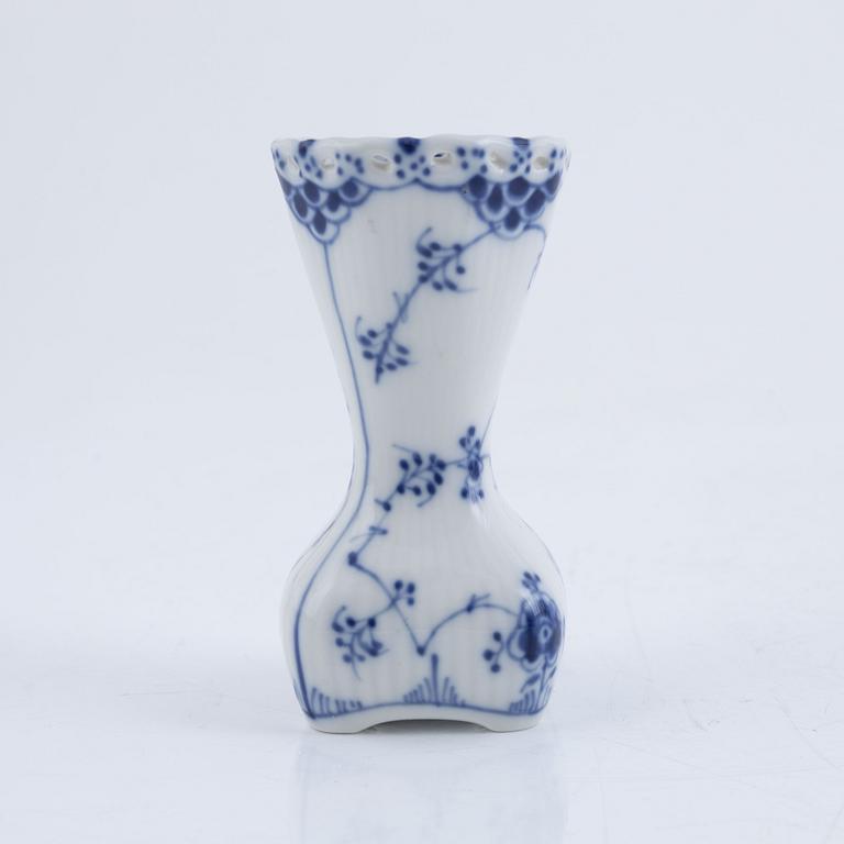 Service parts, 21 pieces, porcelain, "Musselmalet", full and half lace, Royal Copenhagen, Denmark.