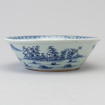 An 18th century porcelin bowl, Qianlong, China.