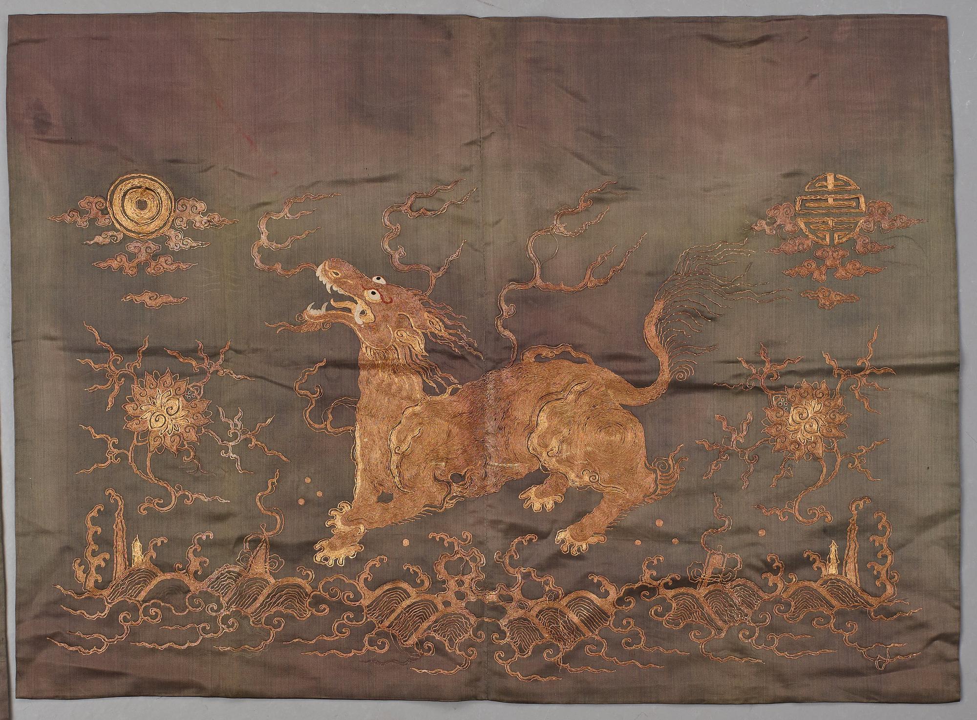 A set of five embroidered silk panels/chair covers, Qing dynasty (1644-1912).