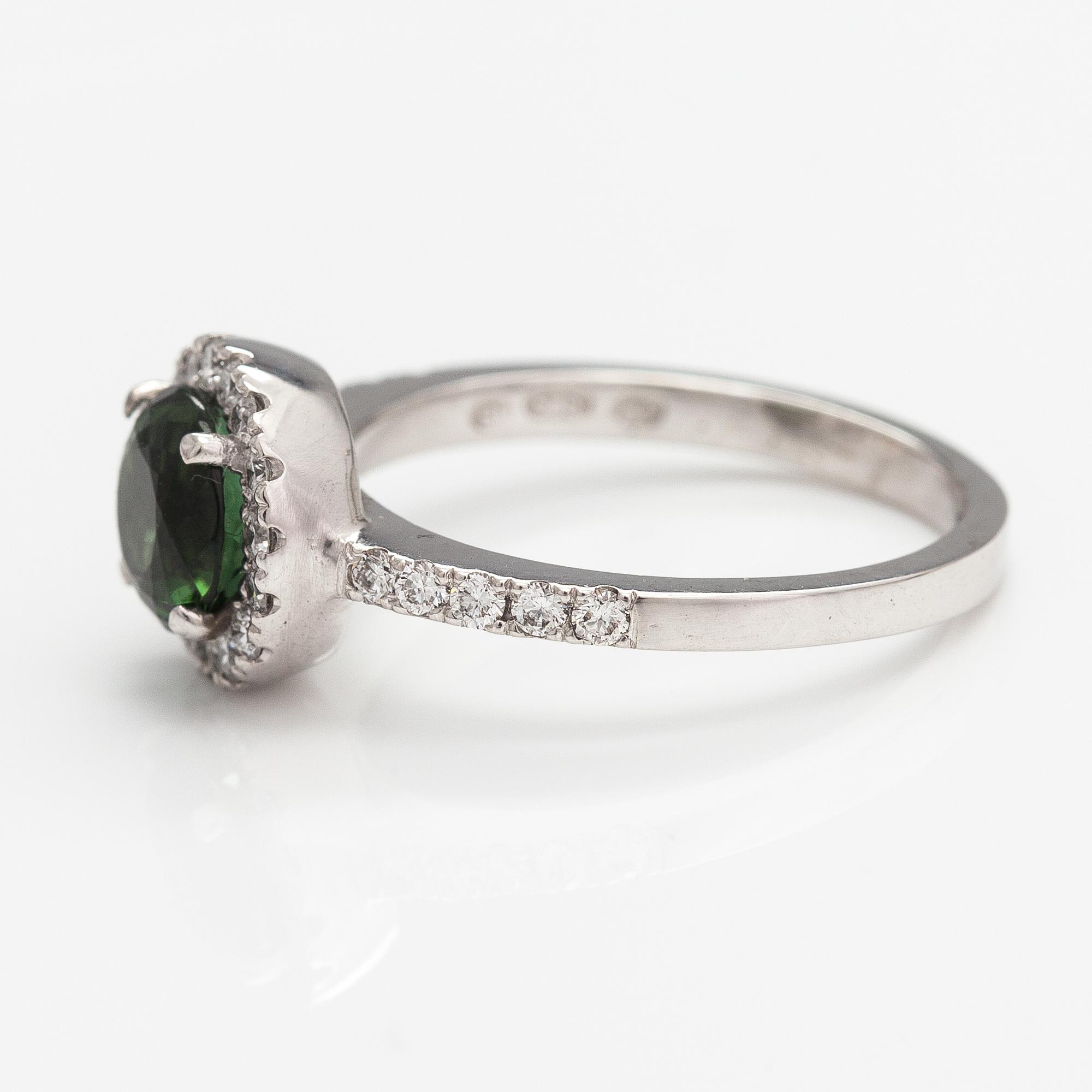 Sormus, 14K valkokultaa, turmaliina ja timantteja n. 0.40 ct yht. Benfin, Helsinki 2009.