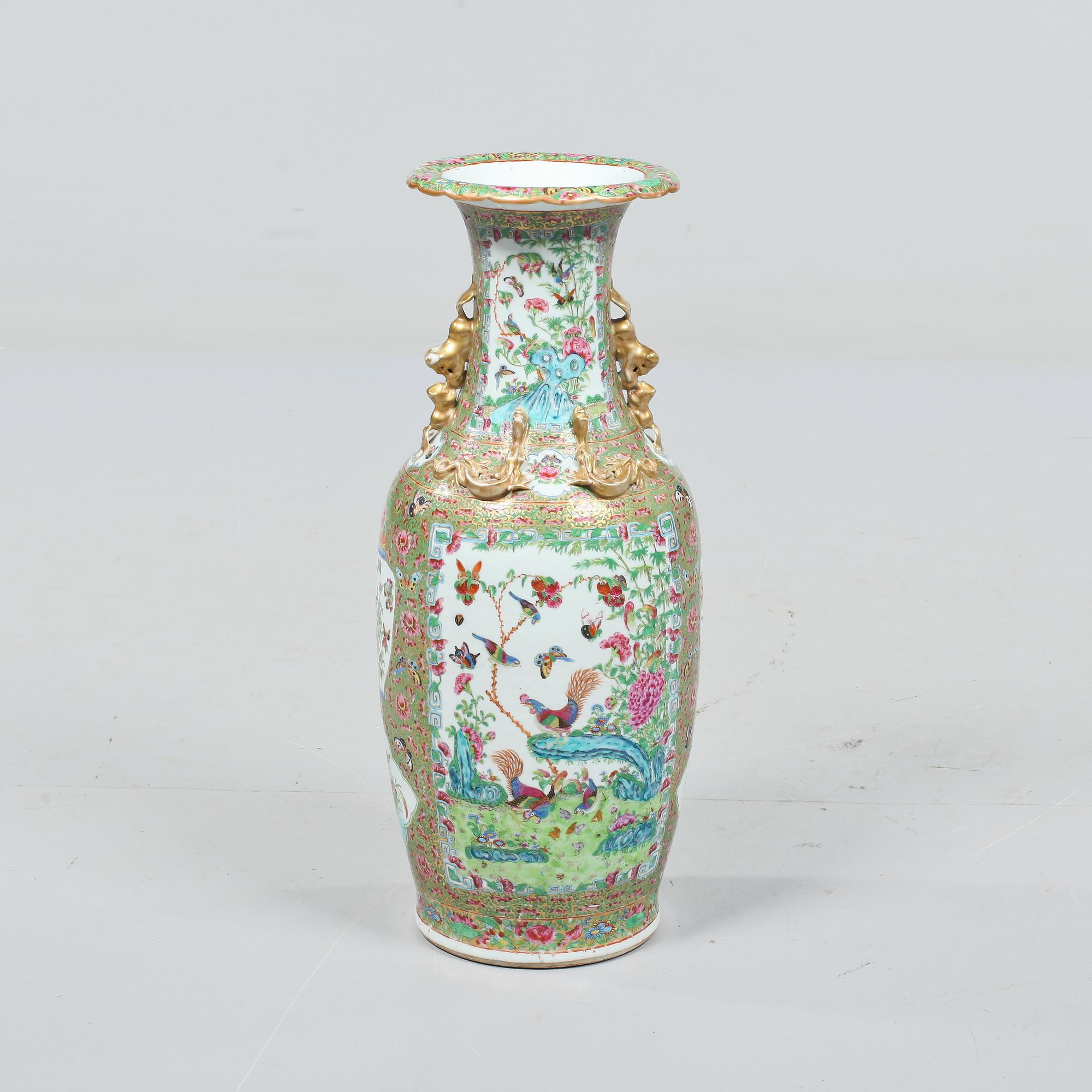 GOLVVAS, porslin, Kina, Kanton sent 1800-/tidigt 1900-tal.