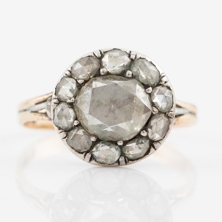 Ring, 18K guld och silver med rosenslipade diamanter.