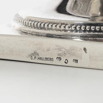 C.G. Hallberg, A Swedish silver sugar bowl with glass insert, mark of CG Hallberg, Stockholm 1896.