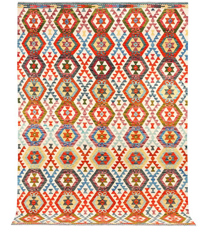 A Kilim carpet, c. 301 x 203 cm.