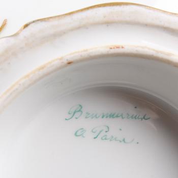 FAT PÅ FOT, porslin, Paris. 1800/1900-tal.