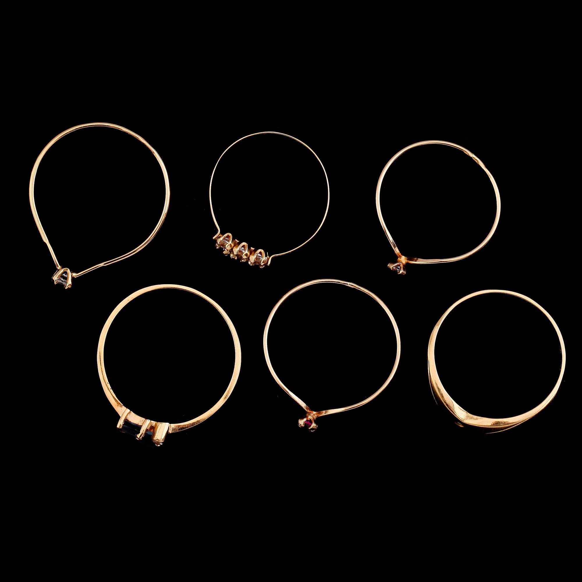 RINGAR, 6 st, 18 k guld med olika stenar. Total vikt ca 6 gram.