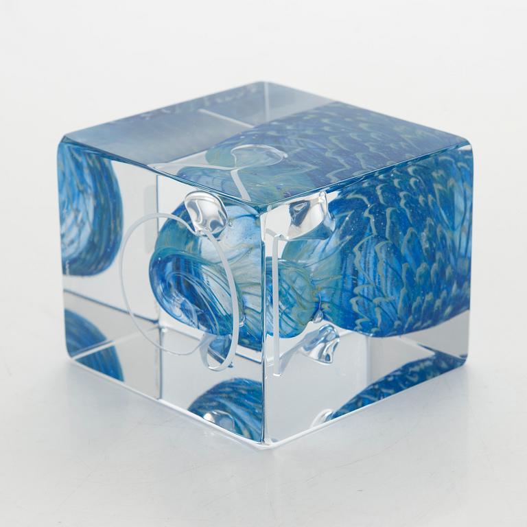 Oiva Toikka, annual glass cube 1988, signed Oiva Toikka Nuutajärvi 1988, 121/2000.