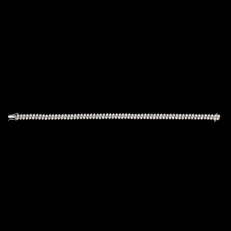 ARMBAND,  briljantslipade diamanter, tot. 5.28 ct.