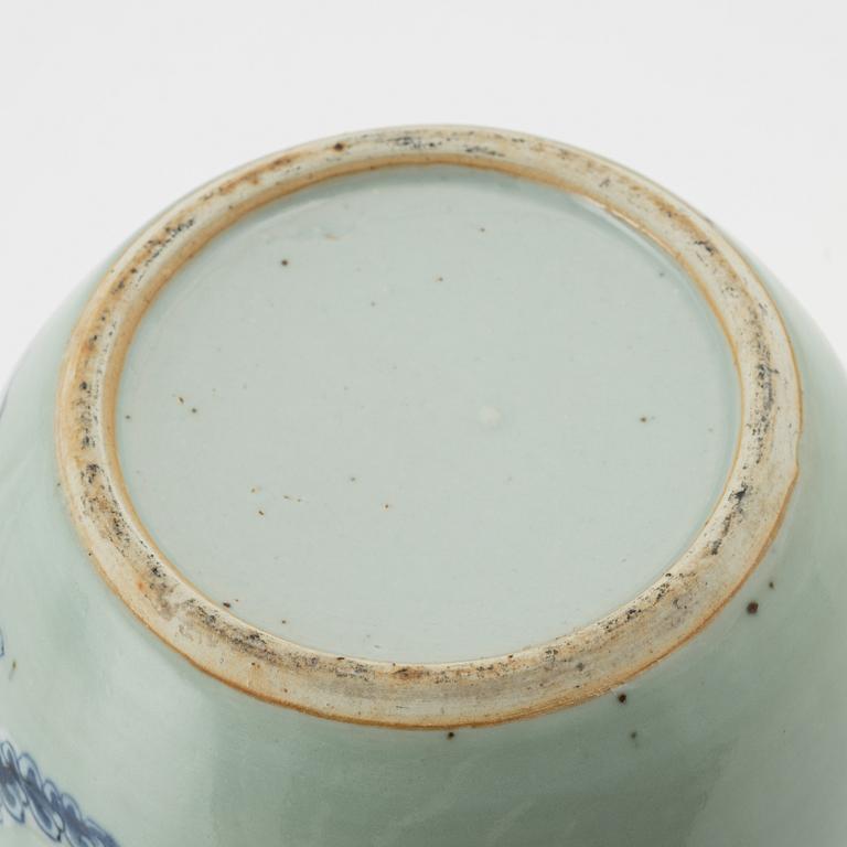 A porcelain jar, Qingdynasty, circa 1900.