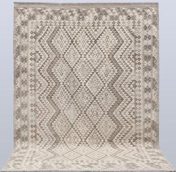 A Kilim rug, approx. 290 x 203 cm.