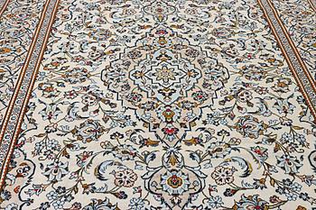 A Kashan carpet, c. 355 x 238 cm.