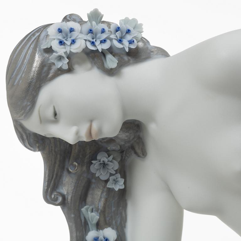 José Javier Malavia, figurine, "Pure Beauty", Lladró, Spain, 2006-2008.