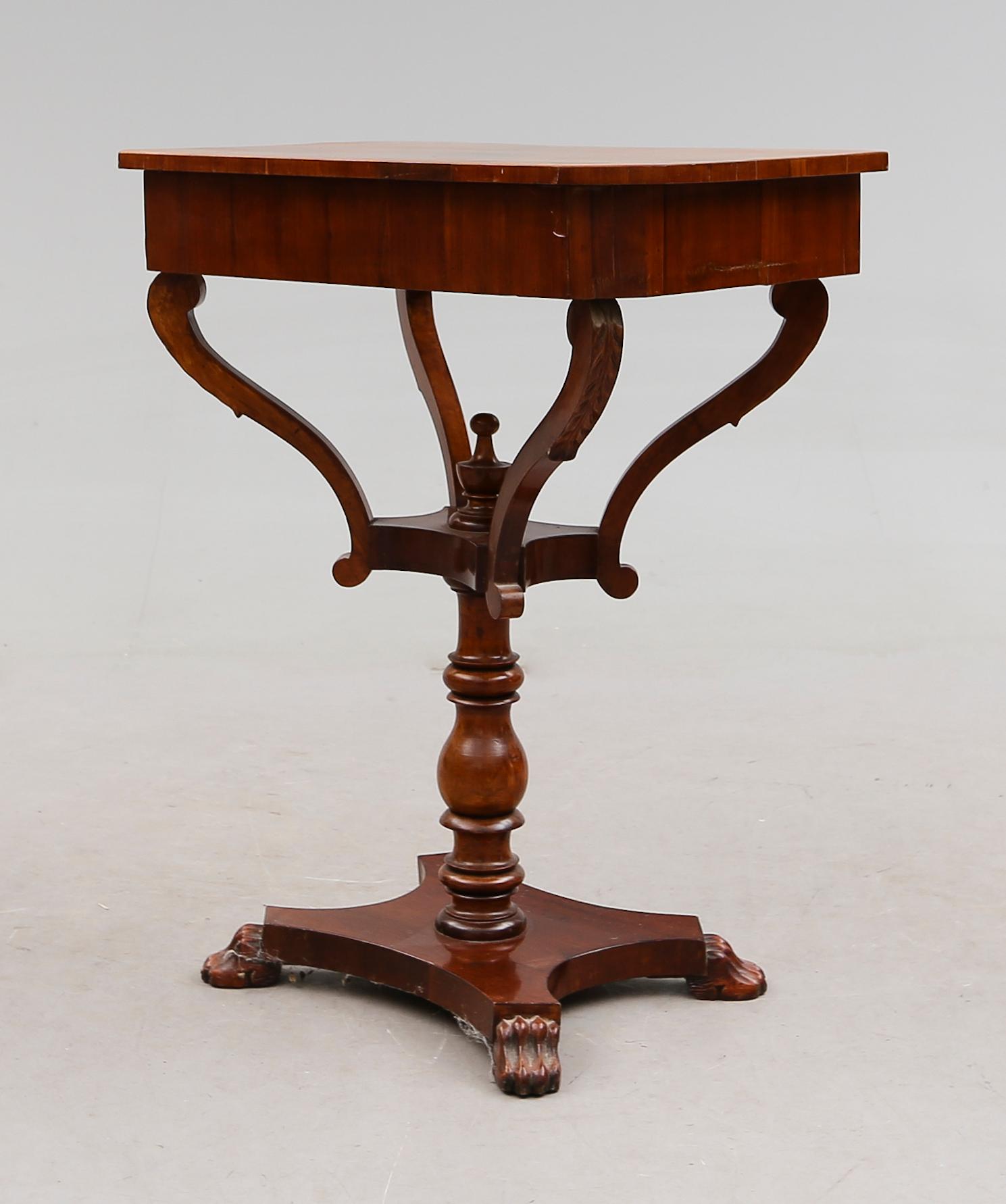 DAMARBETSBORD, senempire, 1800-talets mitt.