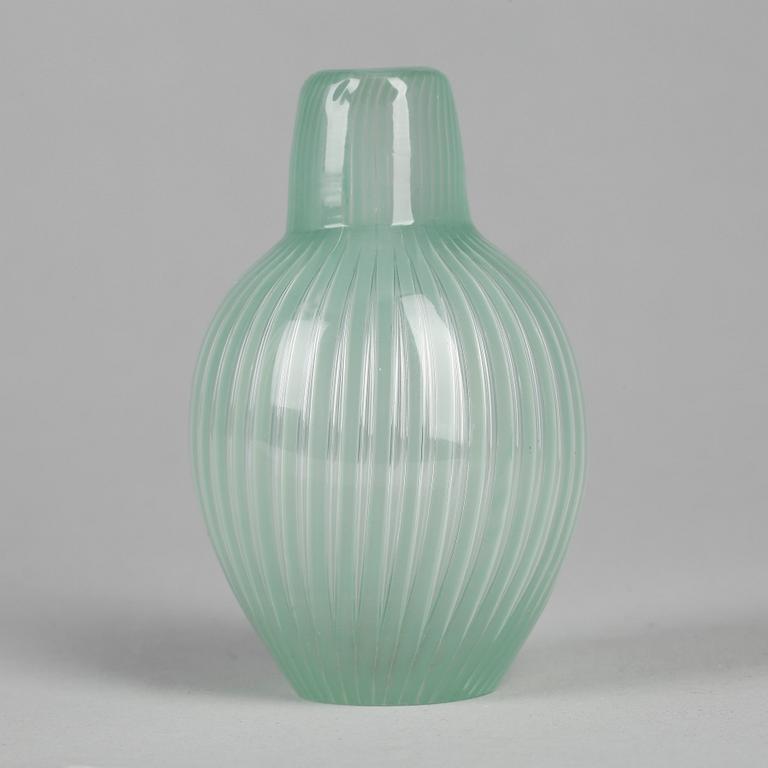 VAS, glas, Ariel, Edvin Öhrström Orrefors. Signerad.