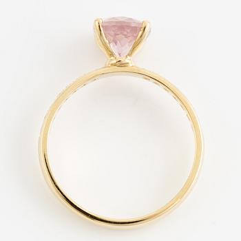 Ring 14K guld med morganit och briljantslipade diamanter.