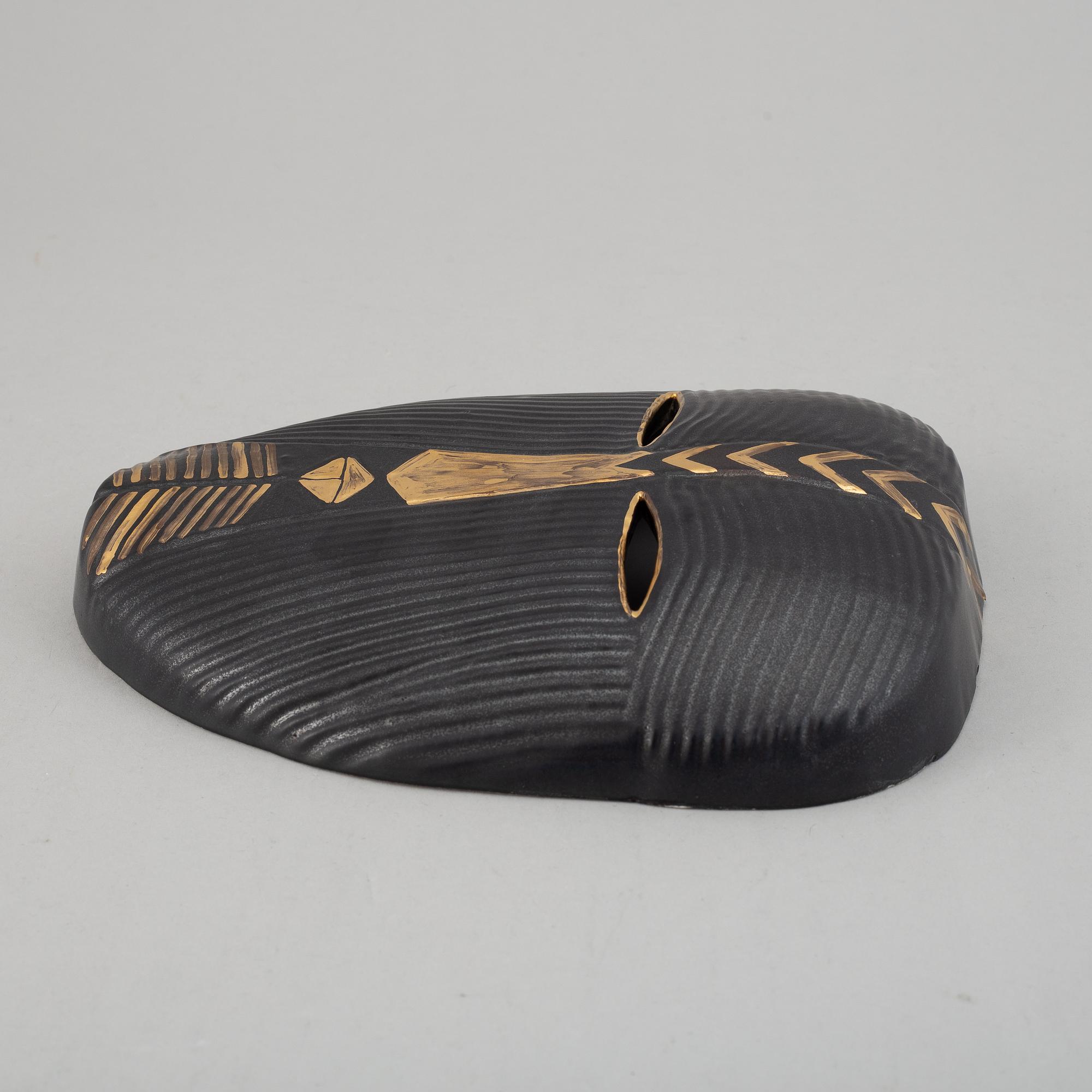 A Lisa Larson stoneware sculpture of a mask, K-studion, Gustavsberg.