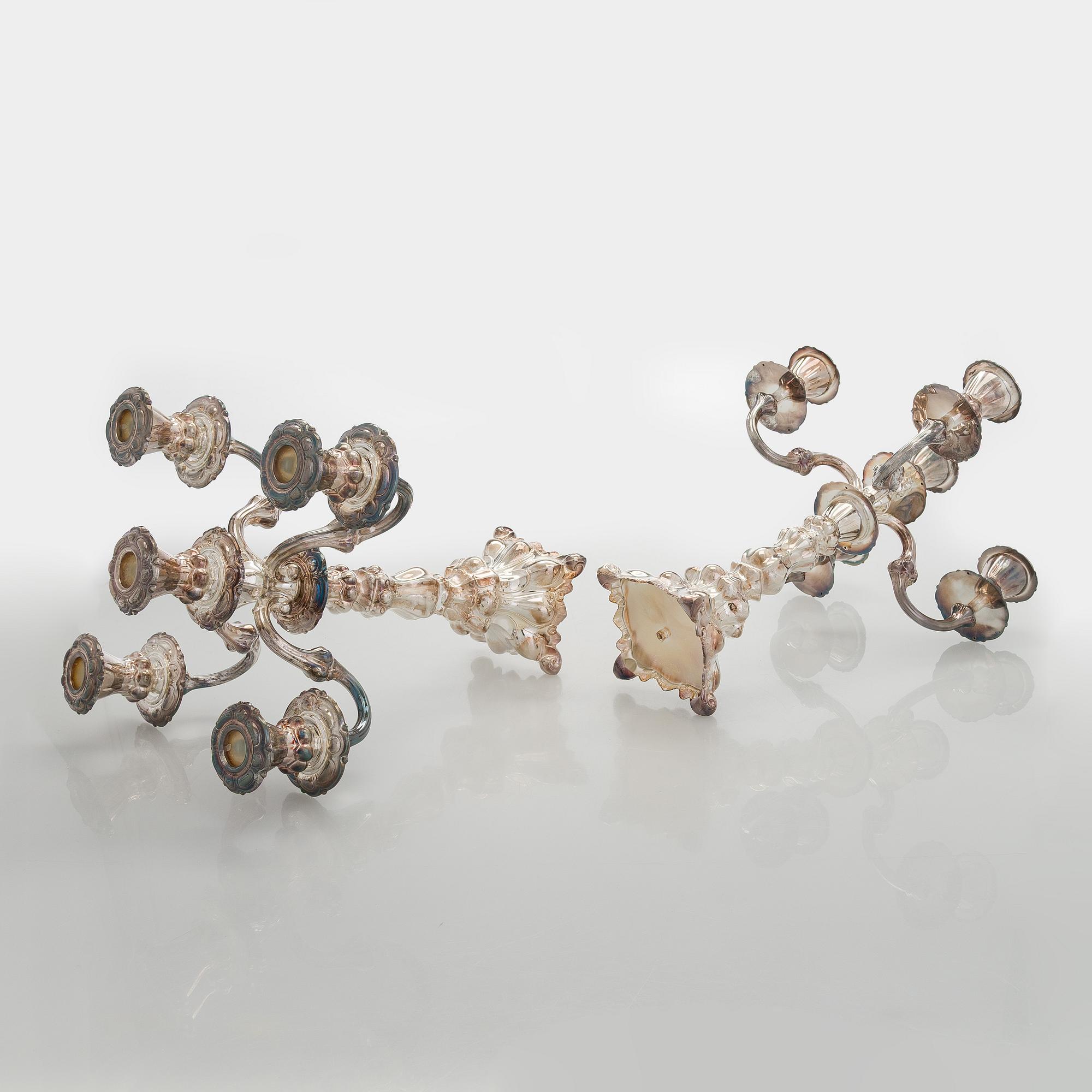 Kynttelikköpari, barokkityyliset, hopea, Kultakeskus, Hämeenlinna 2007-2008.