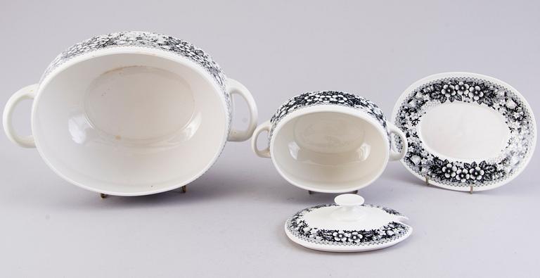 RICHARD LINDH, A 42-pcs set of Arabia dinnerware with 'Talvikki' decoration by Raija Uosikkinen, Finland 1964-1975.