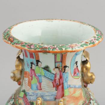 A famille rose vase, Canton, Qing dynasty, 19th Century.
